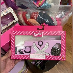 1999 Barbie clothes set